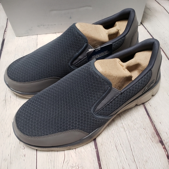 Skechers extra wide fit Men\'s slip-on sneakers. main image 7
